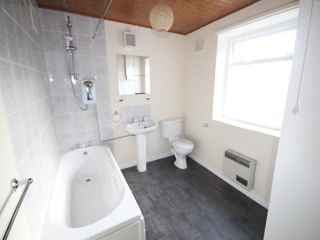 2 bedroom mid terrace house To Let in Barnoldswick - 2016-12-14 11.53.10.jpg